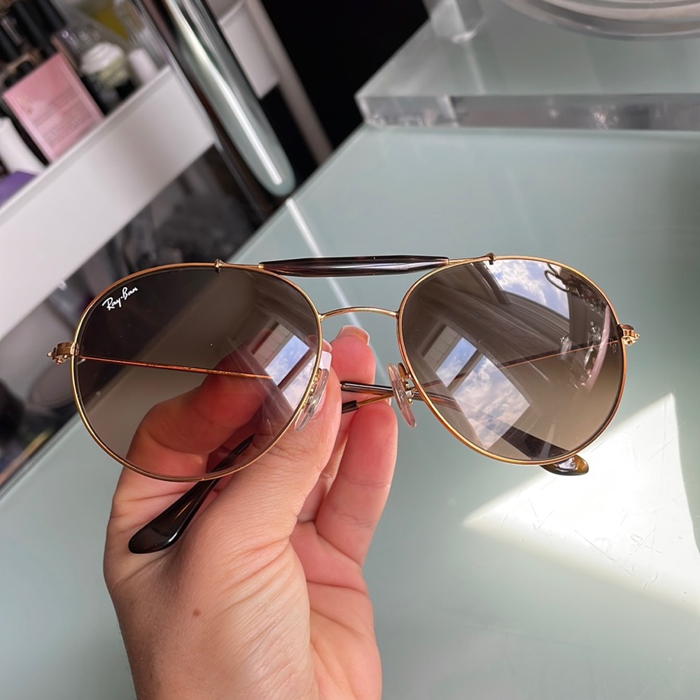 Gold and brown Ray bans round sunglasses
